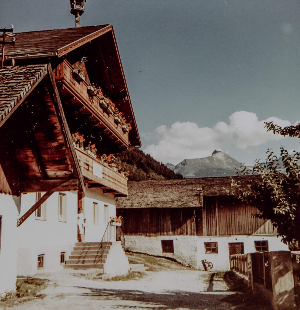 An das alte Bauernhaus grenzt der ehemalige Stall an.